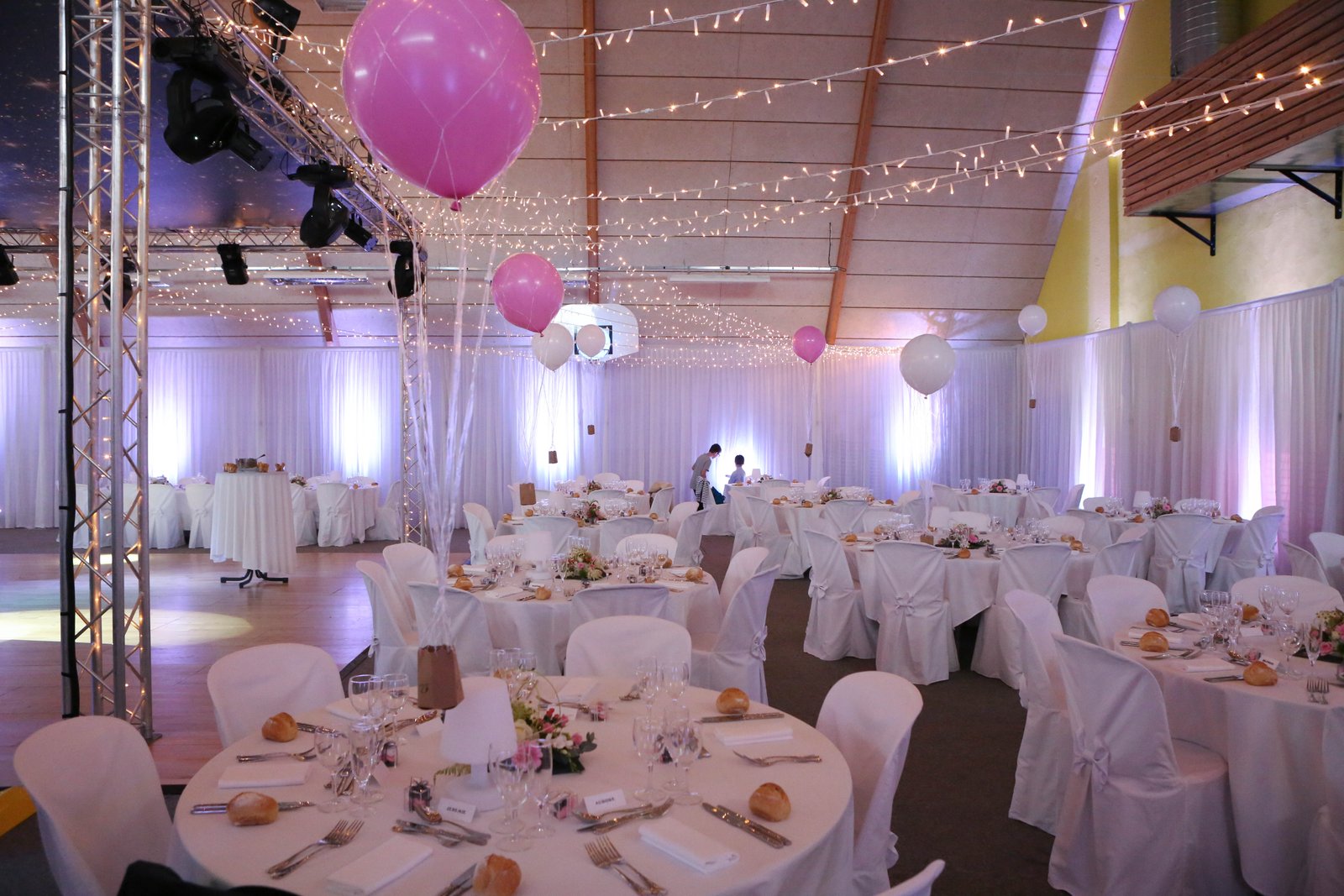 Décorez votre salle avec notre voilage blanc !